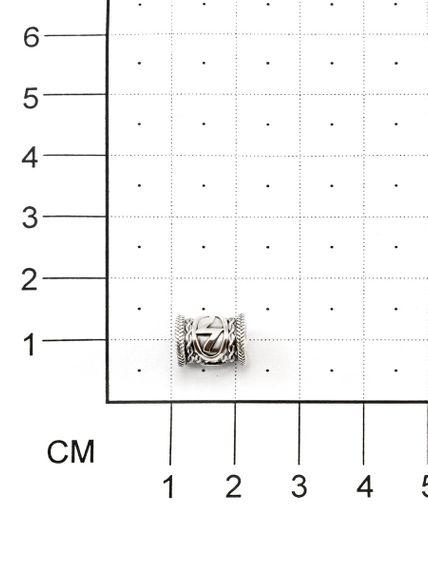 Шарм «Руна Соулу» из серебра на размерной сетке