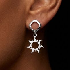 Серьги-пусеты с подвеской Солнце из серебра 925 пробы