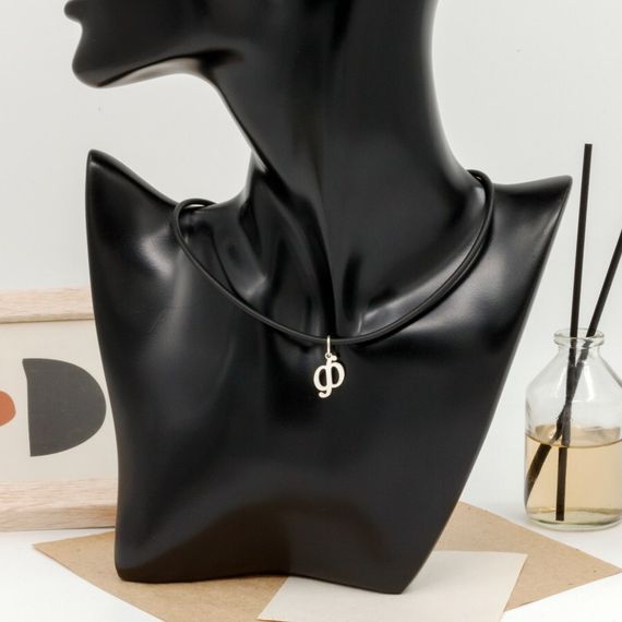 Подвеска в виде буквы Ф - кулон из серебра 925 пробы на постаменте