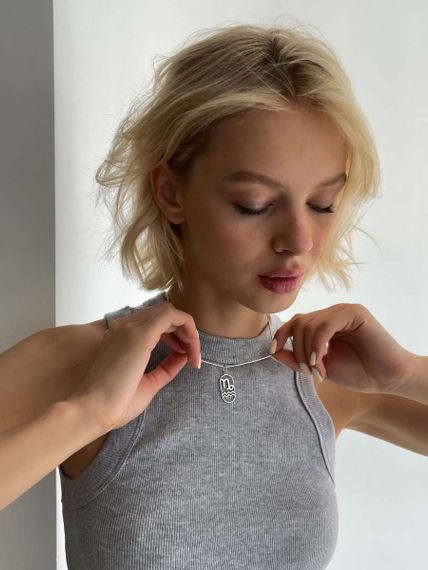 Подвеска Куспид Козерог-Водолей из серебра, фото на модели 2