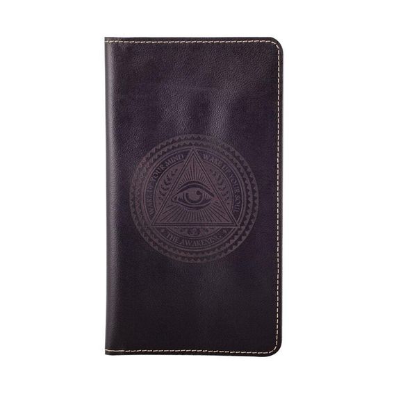 Фото функционального кошелька Всевидящее Око из темно-коричневой кожи, вид фасад.