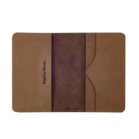 Фото обложки Лиса из светло-коричневого нубука, вид внутреннего разворота аксессуара без наполнения.