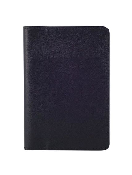 Картинка обложки из черной зернистой кожи в сложенном виде на белом фоне.