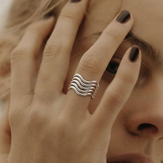 Кольцо Волна из серебра 925 пробы, живое фото 4