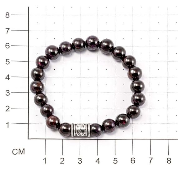 Браслет из граната с руной Кеназ из серебра - Харизма и сексуальность, на размерной сетке