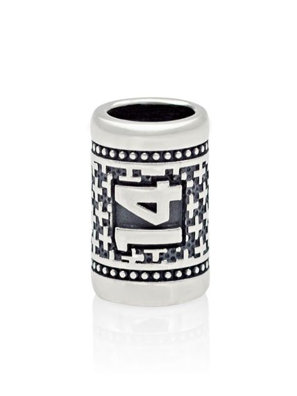 Фото шарм цифра число 14 из серебра на белом фоне анфас