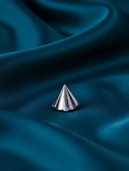 Промо фото серьги-пусеты Веер из серебра.