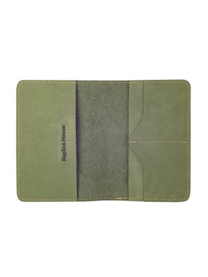 Фото обложка для паспорта в виде карты из нубука зеленого цвета, внутренний разворот.