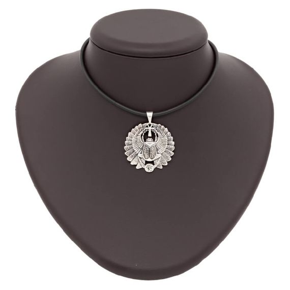 Подвеска «Скарабей малый» из серебра, на постаменте