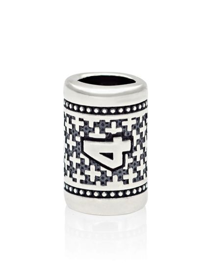 Фото шарм цифра 4 из серебра на белом фоне вид спереди