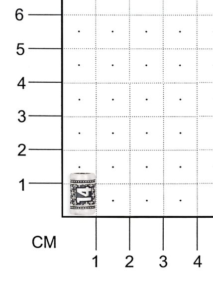 Фото шарм цифра число 14 из серебра на размерной сетке