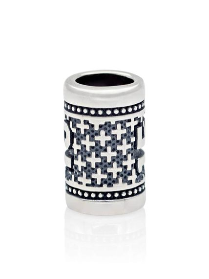 Фото шарм цифра число 15 из серебра на белом фоне сбоку