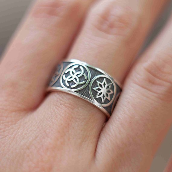 Кольцо Обереги из серебра 925 пробы, живое фото 2