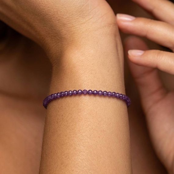 Браслет из камней аметиста ограненного 4 мм, живое фото 2