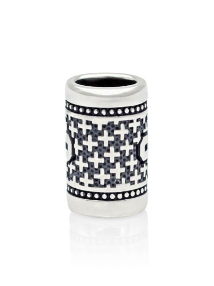 Фото шарм цифра 8 из серебра на белом фоне сбоку