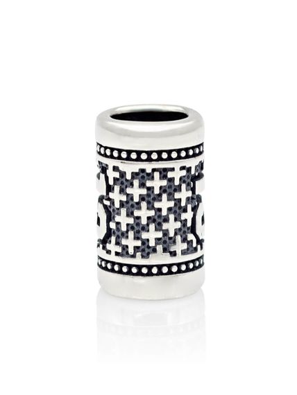 Фото шарм цифра число 13 из серебра на белом фоне сбоку