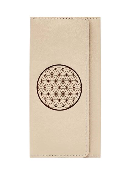 Фото функционального кошелька Цветок жизни из молочной кожи, вид фасад.
