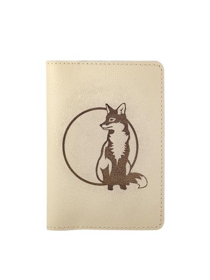 Фотография обложки Лиса для документов гражданина РФ из зернистой кожи молочного цвета в сложенном виде.