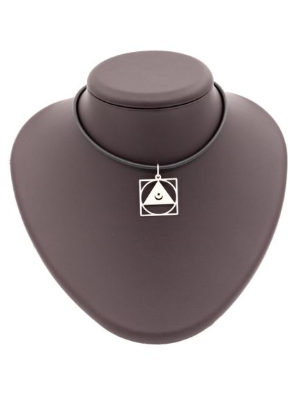 Подвеска Таттва Пространства Акаша из серебра на постаменте