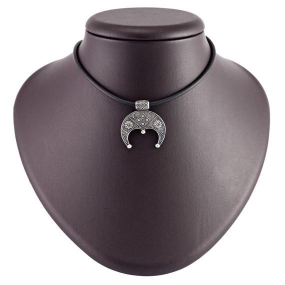 Изображение Лунница оберег плодородия из мельхиора на постаменте.