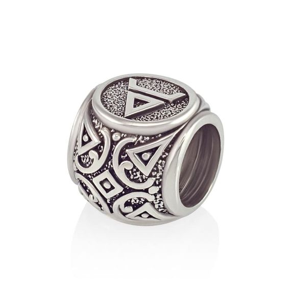 Шарм «Велес» из серебра, вид лёжа на боковой грани сверху