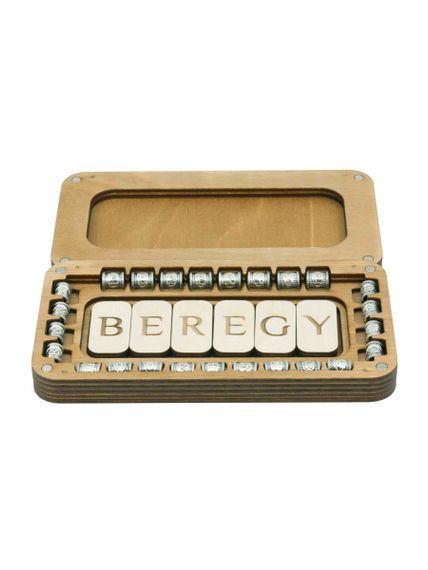 Деревянный футляр-шкатулка для скандинавских рун Старшего Футарка 25 шт., с наполнением вид спереди