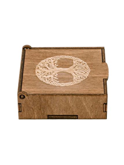 Фото подарочной коробки из тонированной фанеры, вид справа.