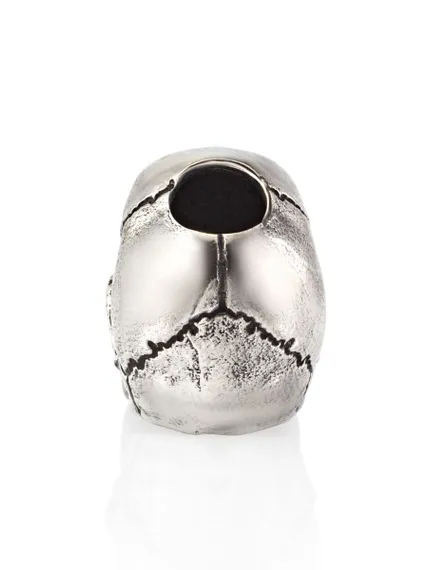 Фото бусина череп Skull Victory из мельхиора, вид сзади.