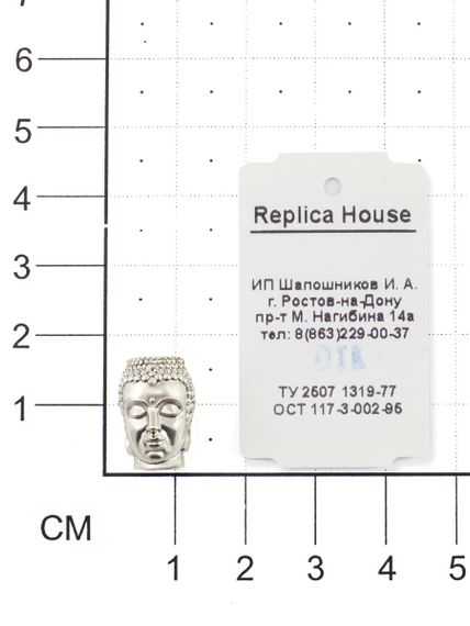 Фотография бусины Будда из серебра, вид на размерной сетке.