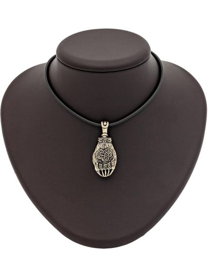 Фото бронзовой подвески в виде объемной лапы Велеса, вид на постаменте в масштабе.