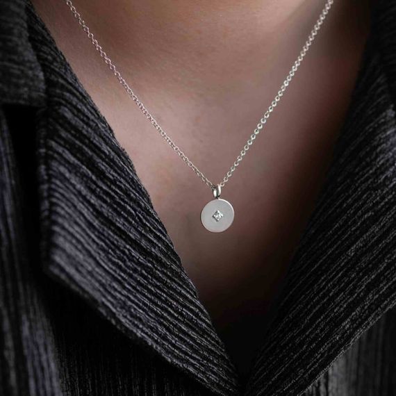 Подвеска Круг с камнем из серебра 925 пробы с фианитом, живое фото 2