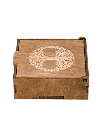 Фото подарочной коробки из тонированной фанеры, вид слева.