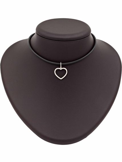 Фото подвески Сердце контур из серебра, вид на постаменте.