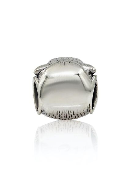 Фото головы тигра из серебра шарм, вид сзади.