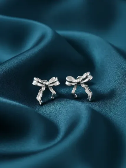 Серьги-пусеты Бантик из серебра 925 пробы, промо фото.