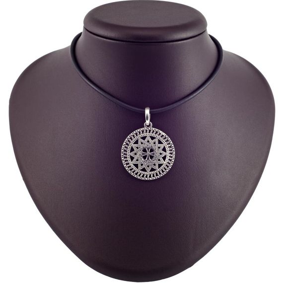 Изображение талисмана звезда Эрцгаммы на постаменте.