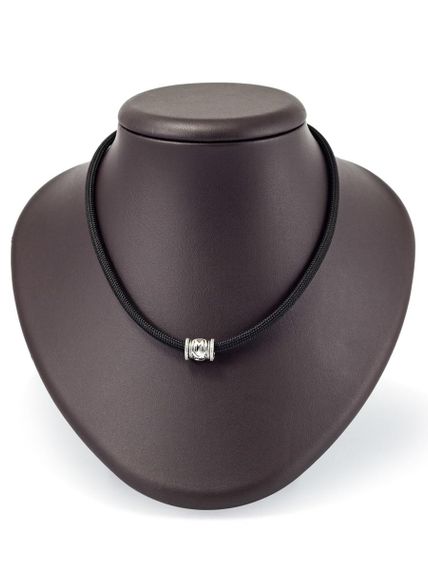 Изображение шарма Эваз из серебра, фото на постамент.