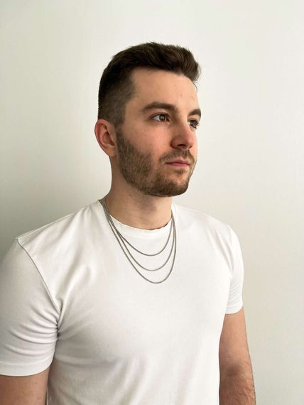 Фото цепочка на шею гурмета допиа серебро 9266 на модели анфас