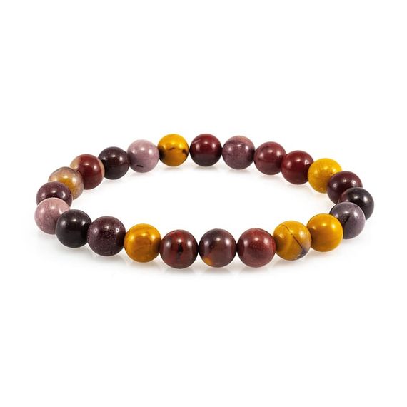 Фотография браслета из бусин мукаита вид на белом фоне.