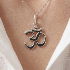 Подвеска Мантра Ом - восточный кулон из серебра 925 пробы
