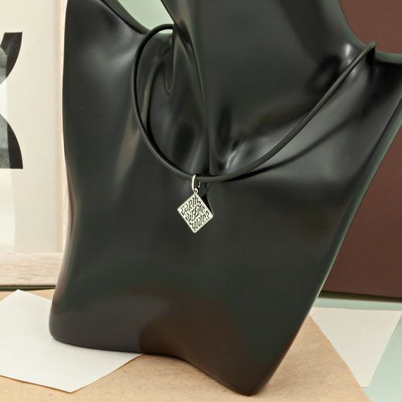 Кулон Ромб иллюминатов - подвеска из серебра со знаком масонов на постаменте 1