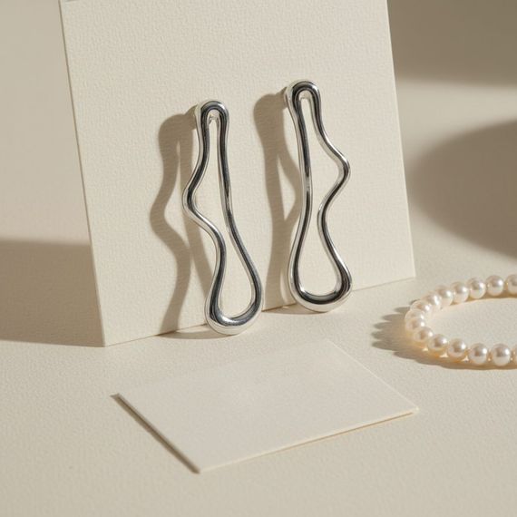 Серьги Силуэт из серебра 925 пробы, живое фото 2