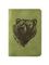 Обложка для паспорта с гравировкой в виде головы Медведя зеленого цвета в сложенном виде на белом фоне.