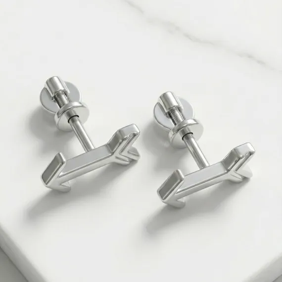 Серьги-пусеты Стрелка из серебра 925 пробы, живое фото 4